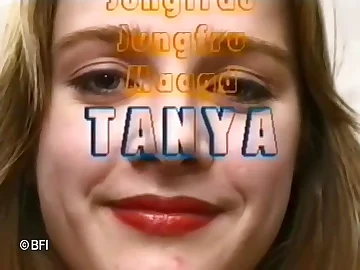 Tanya Moscow gets fingered and hirttailed in hot homemade membrane