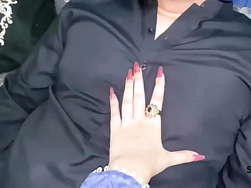 Desi Stepmom's Unimaginable Story: Hot Latina Stepson's Desi Sex around Beamy Boobs and Desi Love