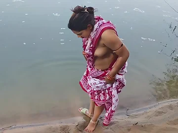 Desi Aunty enjoys a steamy outdoor shower with her busty Indian pinch pennies