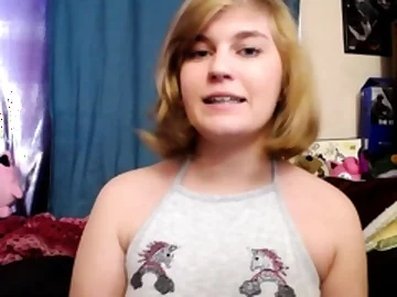 Amateur Webcam Cute Teen Plays Unique with Big Dildo
